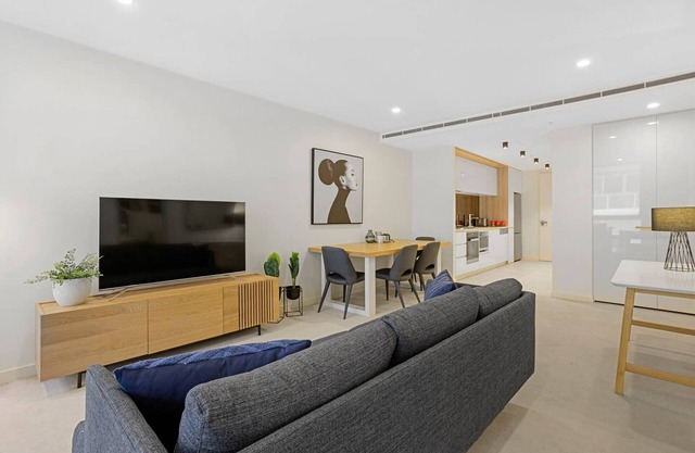 YARRA · YARRA Toorak Rd & Chapel St. Pool, Gym & Parking
