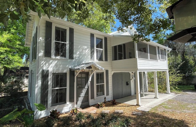 Yaupon Cottage - Unique 2-bedroom in DeLand