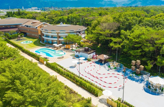 Yaward Hotel