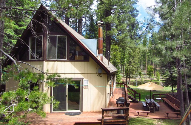 Year-Round Lake Tahoe Getaway - Comfortable and Spacious!