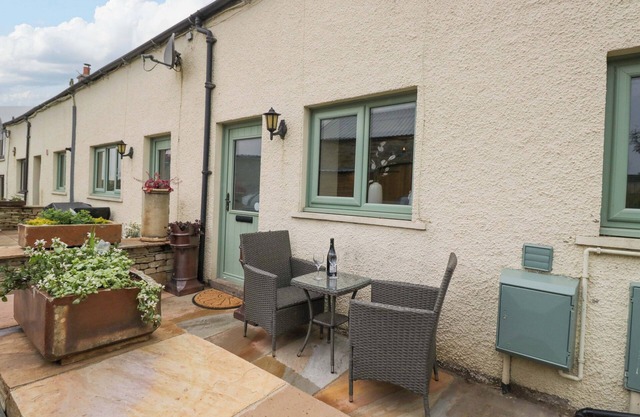 YEAT STOUP COTTAGE, pet friendly in Great Broughton, Cockermouth