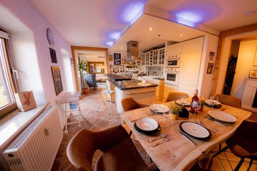 Yello Homes - Gemütliche und luxuriöse Wohnung - mit Sauna, Garten, und Heimkino für 6 Personen