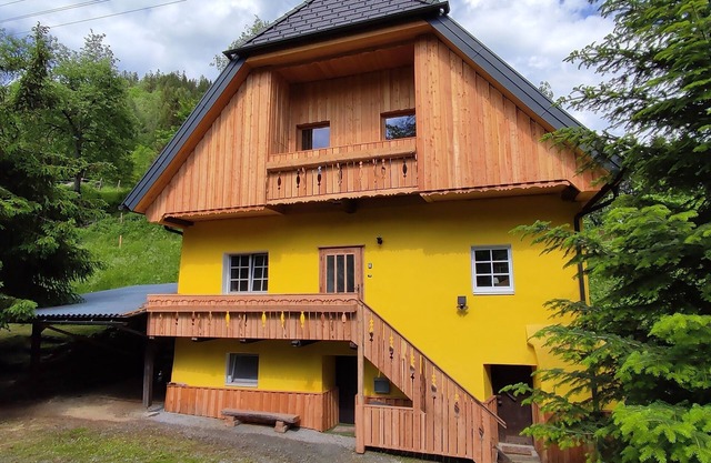 Yellow house: secluded location, sauna hut, terrace, fenced - vacation with dog