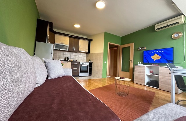 Yellow Moon Hostel&Apartment