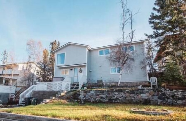 Yellowknife Downtown Vacation Home Entire Property