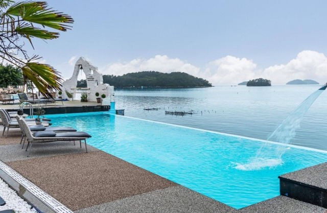 Yeosu Cave Pool Villa