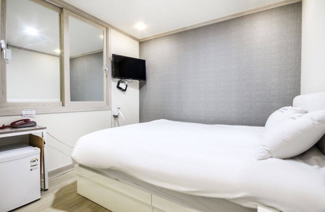 Yeosu Rainbow Self Check-in Motel