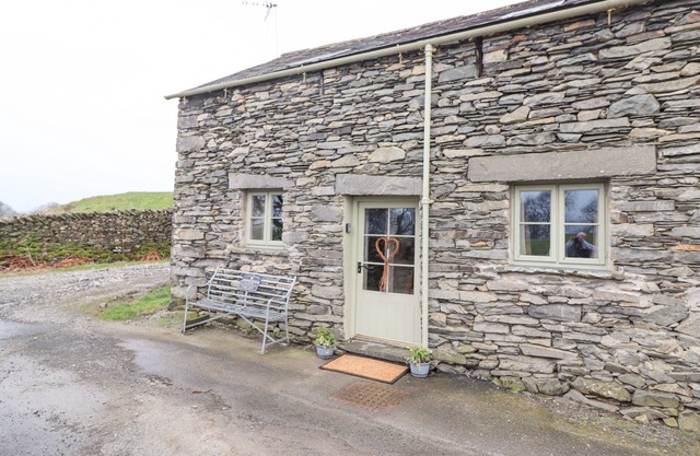 YEW BECK, pet friendly, character holiday cottage in Ulverston