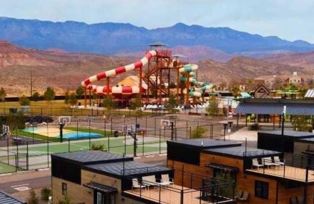 Yogi Bear Glamping Cabin 1 Bedroom/+ bunk set w/Full Bath Sky Deck - Over 800 sq. ft. (Accessible) - 1 Bedroom + Lower bunks/2 Bath with Skydeck and kid's loft area