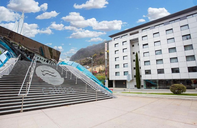 Yomo Mola Park