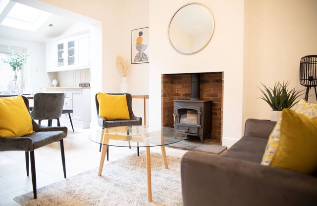 York Minster-3 bed-Sleeps 6-Fireplace-Free Parking
