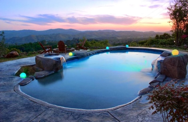 Yosemite Dreams in Mariposa with Pool/Hot Tub/Firepit/Pet Friendly