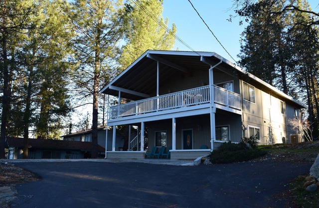 Yosemite, Family-friendly Escape with many amenities inside, outside and nearby