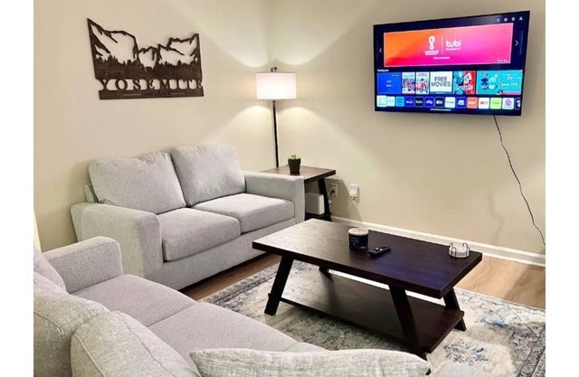 Yosemite House - Minutes to Raleigh