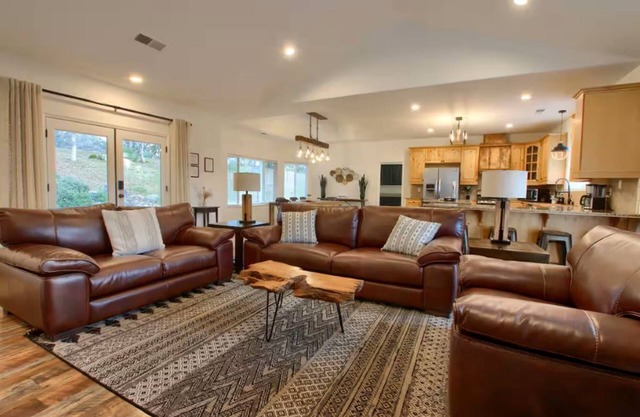 Yosemite Quail Ridge Comforts with WiFi and Hot tub
