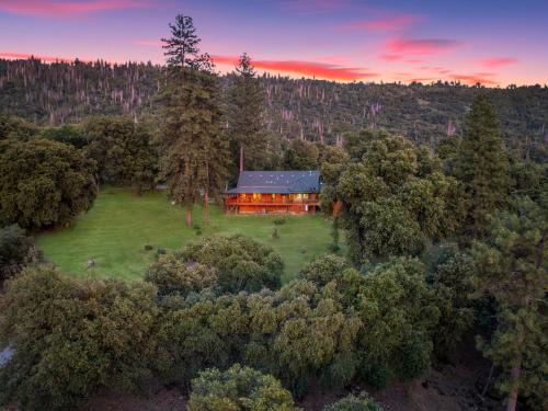 Yosemite Villa - log cabin with spectacular views & stargazing