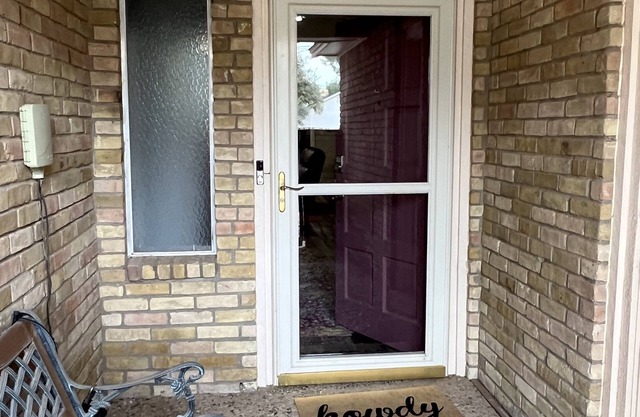 You're At Home! Super Quiet Exec 2BR 2 BA House, Great Location, Super Comfy