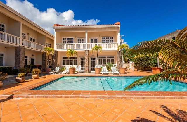 You won’t need a car! 2BDRM Villa Walking distance to EVERYTHING in Rodney Bay!