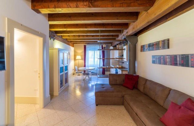 Youatmolino Canal View Apartment