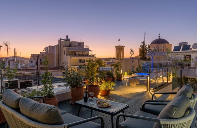 Your 4 Bdrm Dream House w Acropolis View Jacuzzi