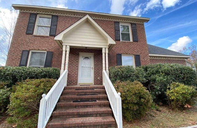 ⁂Your Cozy Home-Minutes to Base, 15min to Downtown ⁂