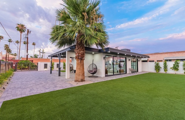 Your Downtown Chandler Oasis Awaits! Private Pool, Unbeatable Location, and More