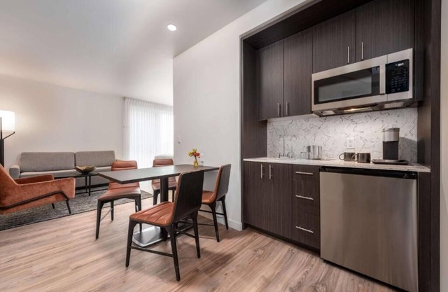 Your Gateway to Salem's Charm! Pet-friendly Property, Parking Onsite!