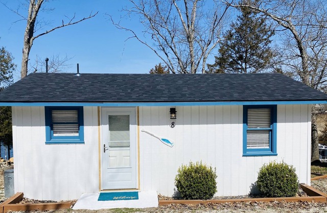 Your Happy Place—@ Kings Cove 1Bedroom 1 Bathroom Lake Front Cabin