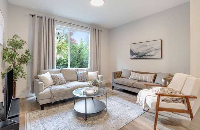 Your Home Away From Home - Sellwood Condo, SE PDX