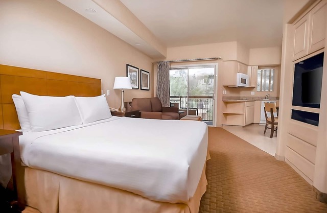 Your Home Away from Home! Outdoor Swimming Pool, Full Kitchen, Free Parking!