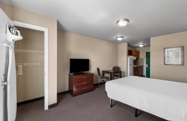 Your Home Base: Room w/Full Kitchen & Peaceful Views Nearby