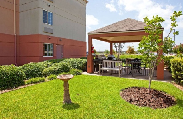 Your Home Far Away From Home! FREE Parking, Pets Allowed, Near NRG Stadium!