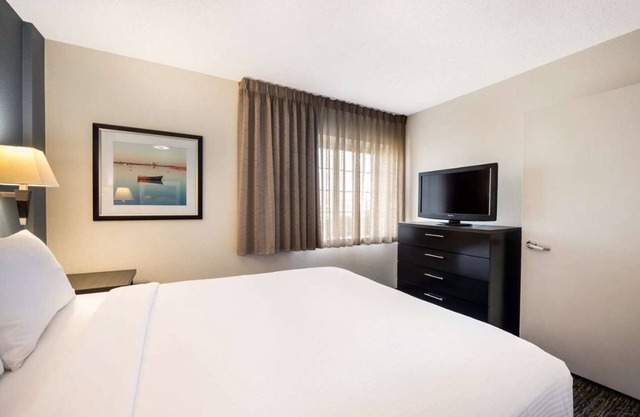 Your Home in Jacksonville! Pet-friendly Suite with Full Kitchen! Parking Onsite!