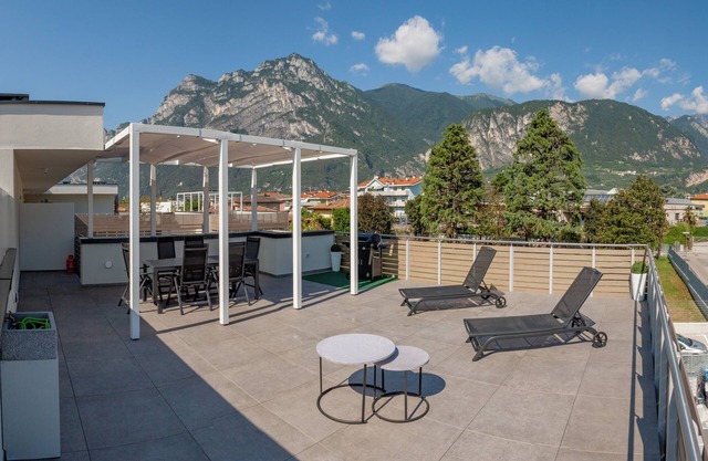 Your house with panoramic terrace on Lake Garda - parking, Wifi and BBQ