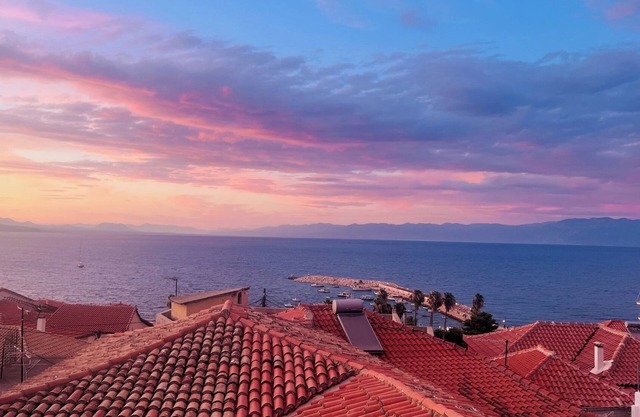 Your Koroni Escape Starts Here: Central Apartment near Zaga Beach and Tavernas.