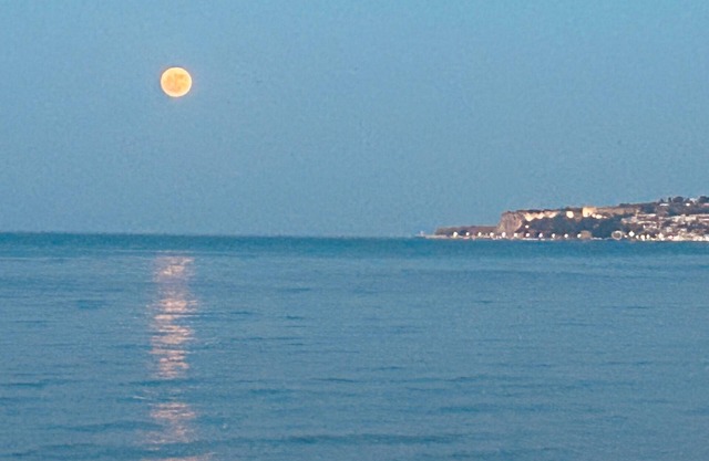 Your Koroni Escape Starts Here: Central Apartment near Zaga Beach and Tavernasnn