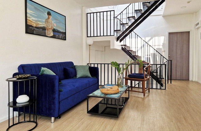 Your Local Spacious 3-story Home, Rooftop views & King Beds near Night Bazaar