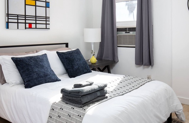 Your Los Angeles Home | Queen Studio for 2