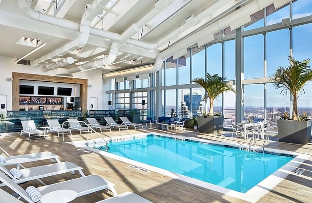 Your Melodic Urban Getaway! Pets Allowed, Indoor Swimming Pool!