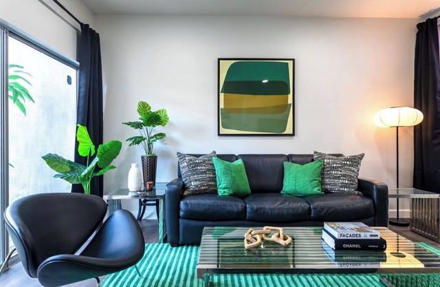 Your Montrose Collective! Sleeps 30/15BR/11BA/9PA ★