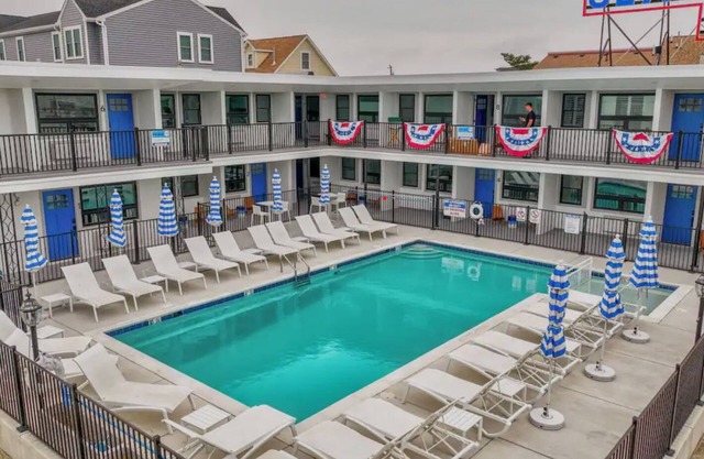 Your Oasis awaits! Steps to the Beach and pool. Close to everything in NWW