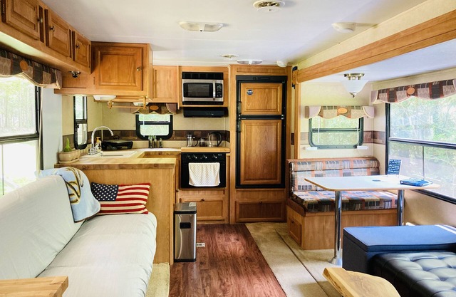 Your own private camper located near the Bogue Chitto River!