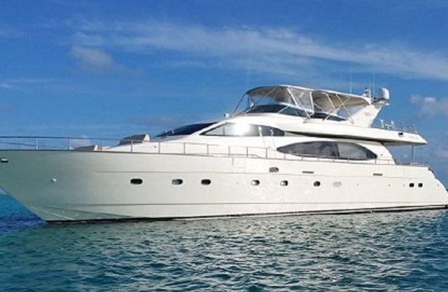 Your own yacht in the mayan Riviera, for you to enjoy the