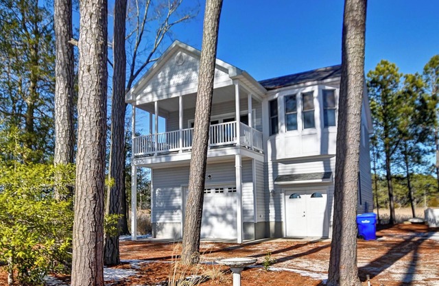 Your Peaceful Retreat! 2 Bedroom Condo on the 2nd Floor! Wifi, Dock!