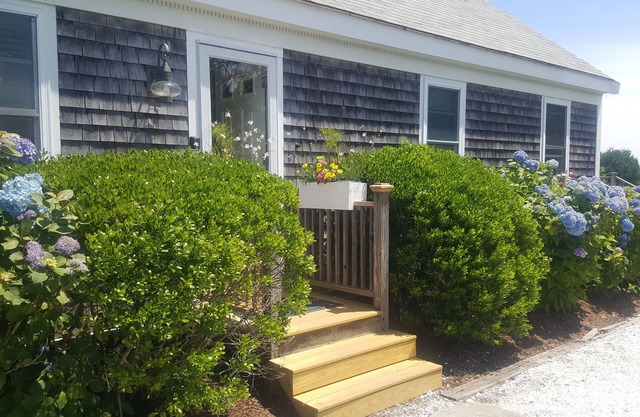 YOUR PERFECT SUMMER GETAWAY BY MADAKET BEACH !