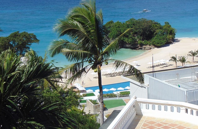 Your Private Paradise: 3 Bed Room +2 Living Room +3 Bath Room Villa with Jacuzzi
