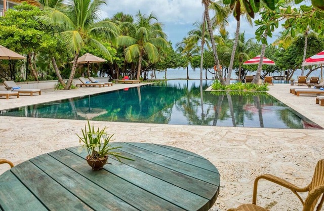 Your Relaxing Getaway Awaits! 2 Spacious Units, Free Airport Shuttle, Pool