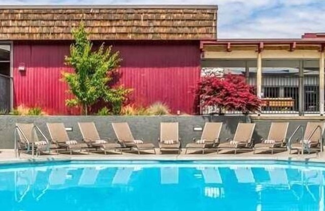 Your Relaxing Getaway Awaits! 3 Homely Units w/Onsite Pool, FREE Parking