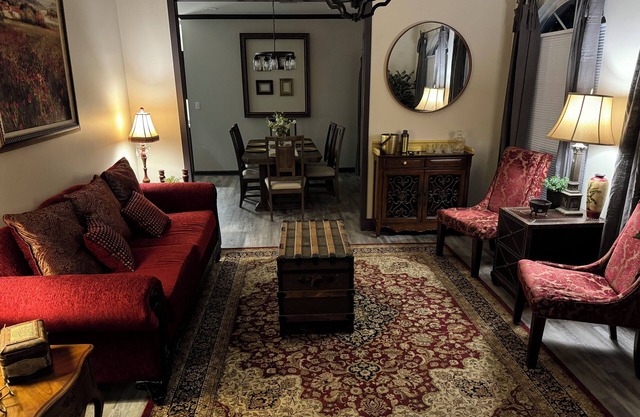 Your stay at our "Cajun Gold Getaway" promises to be unforgettable. 5 Bedrooms!
