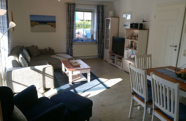 Your "vacation home" in Westerdeichstrich. Beach chair on the dike May- ca. Sept. 20